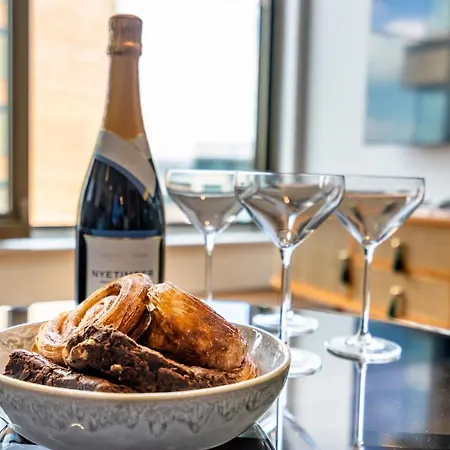 Out Of Office @ Ryedale House Appartement *