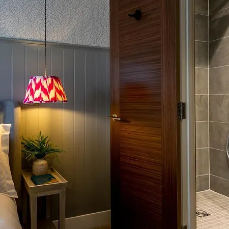 Out Of Office @ Ryedale House Apartment